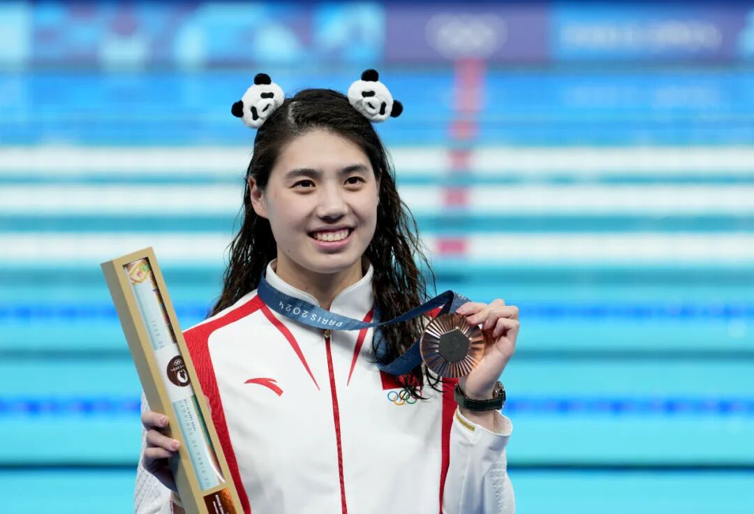 運動員手里拿的長條紙盒，到底是什么?