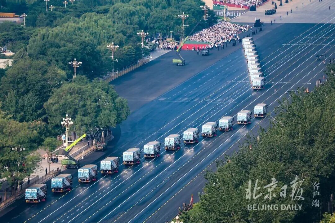 阅兵壁纸,独家、原版、高清！我们送您“日报视角”阅兵大图，领取方式→