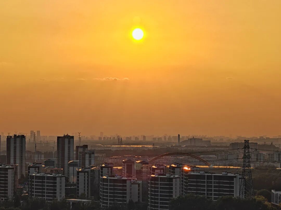 今天北京的晚霞是胜利的金色