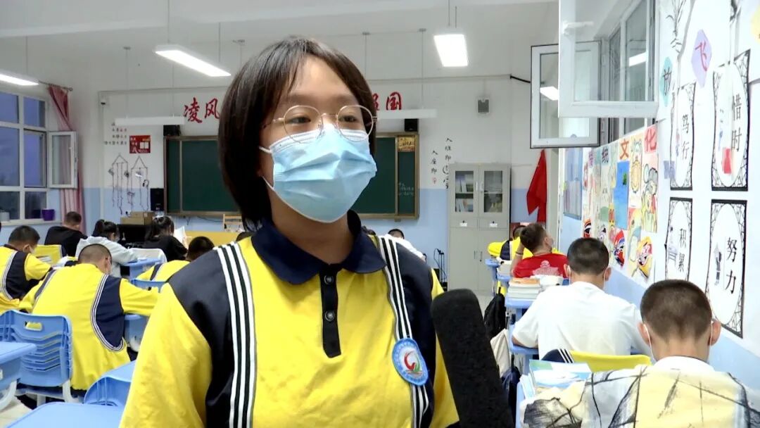 阿拉山口市中学学生有序返校上好开学第一课