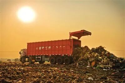 污染物不是你说埋就能埋！私自填埋700余吨污染物，两名被告人因此被判刑！