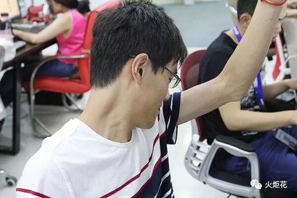 狐臭是怎么引起的？教你四招，缓解狐臭痛苦，或许不用开刀