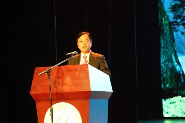 黄山市人民政府副市长李高峰作"传承徽茶历史荣耀 打造中国名茶之都"