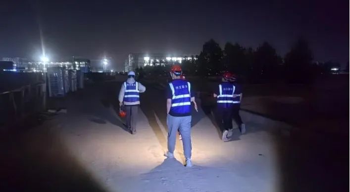 从“零”跨越,特发服务逐梦和林格尔“无人区” 从“零”跨越,特发服务逐梦和林格尔“无人区”