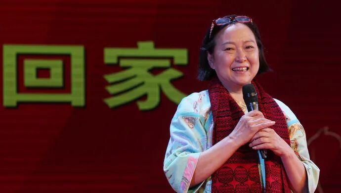 台湾综艺一姐晒大陆身份证：从小被父母抛弃，为何67岁执意回大陆？