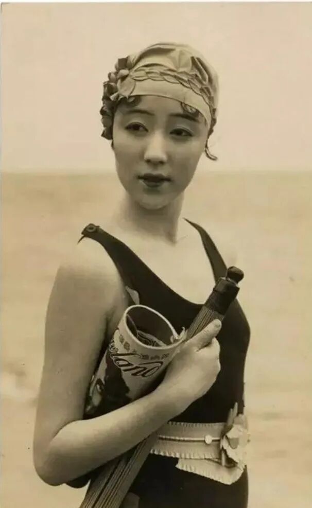 那一年黄蕙兰已经27岁了,她是南洋巨富黄仲涵的爱女,会说英语法语等六