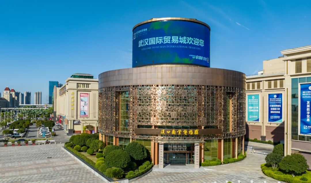 我曾到江汉关(中国现存最早的三座海关大楼之一),汉口商业博物馆等地