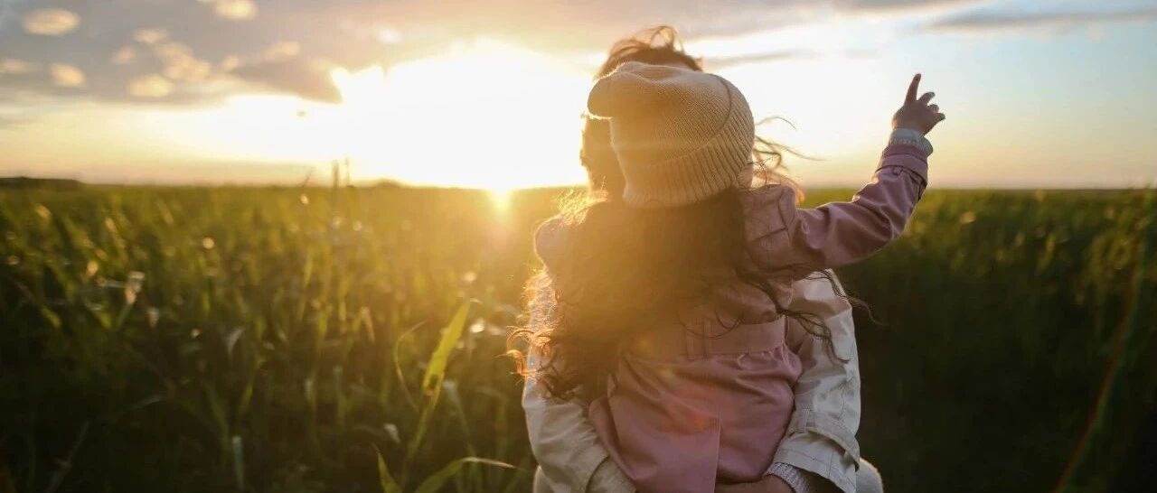 父母在这4件事上越“狠”，孩子将来越出色，可惜家长都舍不得