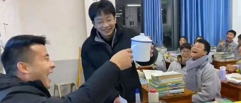 鼓励学生！贵州一班主任为学生准备盲盒礼物！网友：“慕了！又是别人家的老师......"