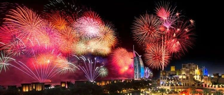 来了来了，迪拜的跨年烟花秀又来了！