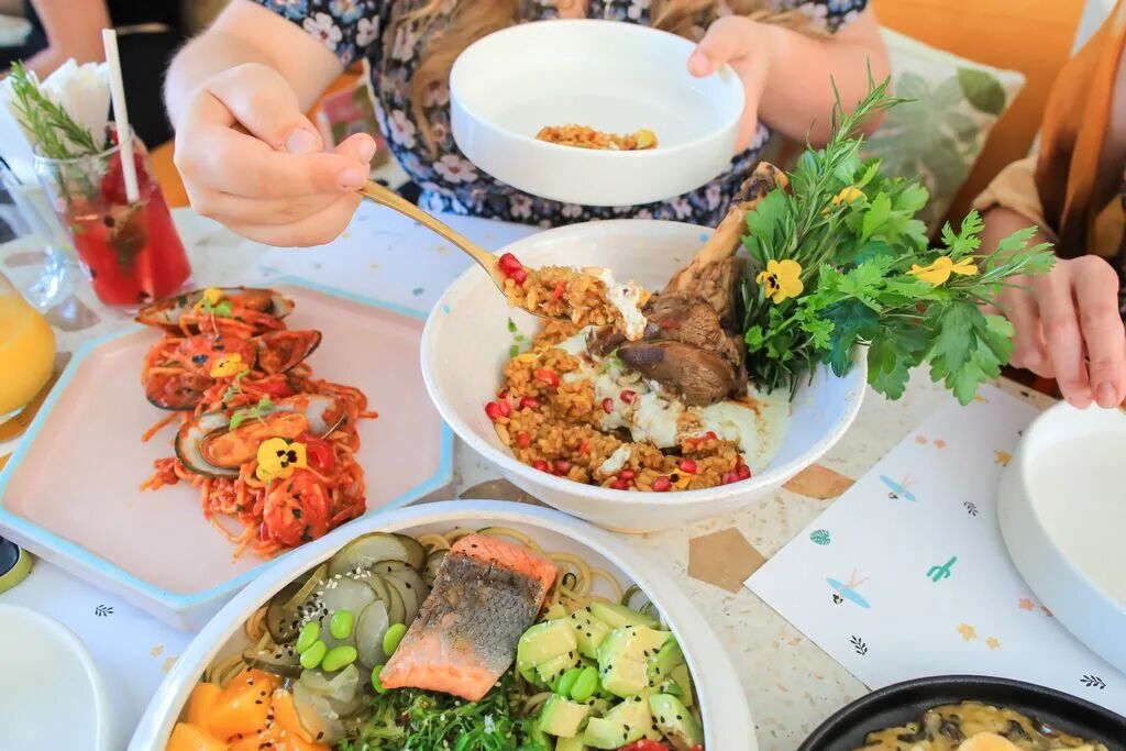 美食广场这种地方，当然是越多越好啦！