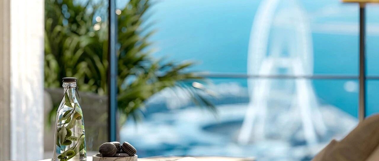 这家新酒店，就在“迪拜眼”对面