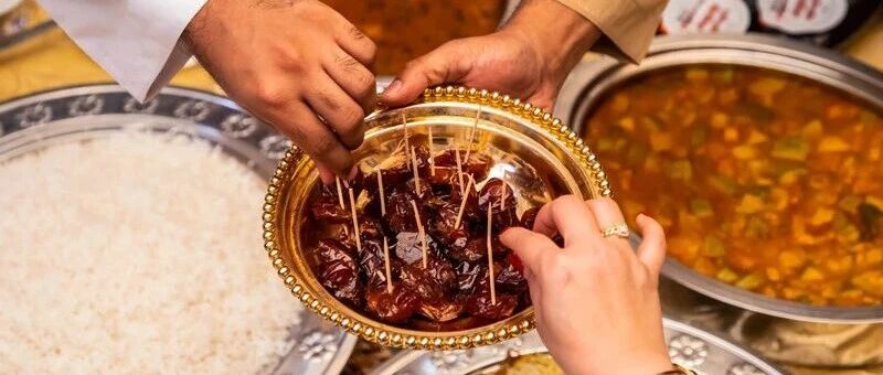 迪拜人的新式吃枣大法