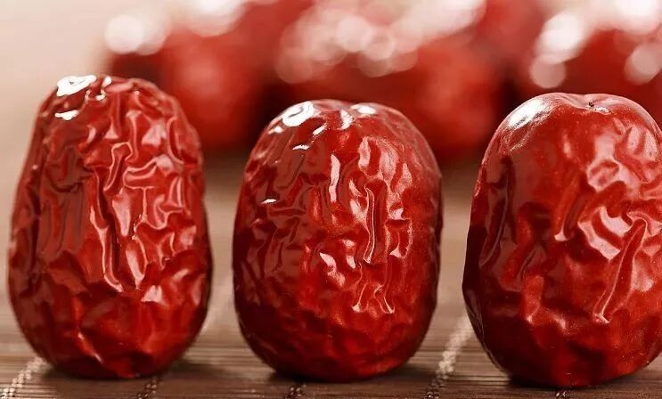 红枣搭配它一起煮，头发黑了，睡眠好了，女性不想满脸皱纹可试试