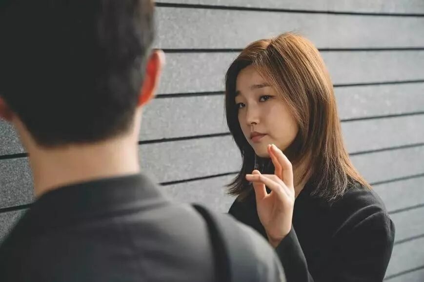 豆瓣9.3，“贵妇姐姐”在山沟里的变形记太好看了