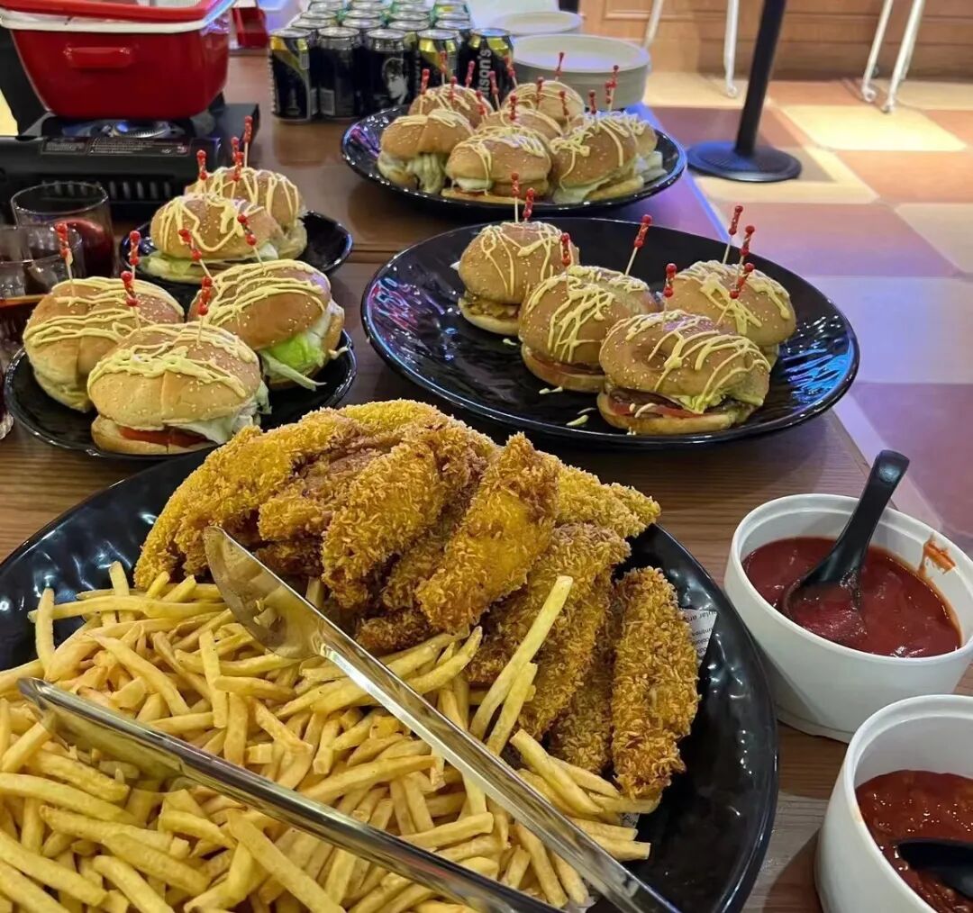 ZIBS举办国际生迎新餐会和中国文化体验活动