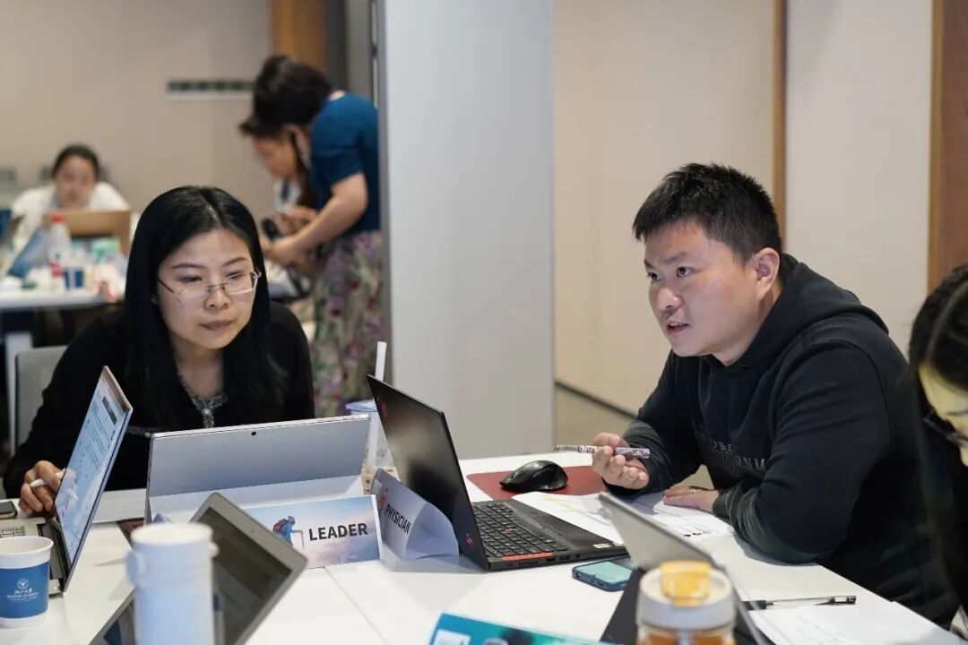 在模拟剧本杀中体验攀登珠峰 