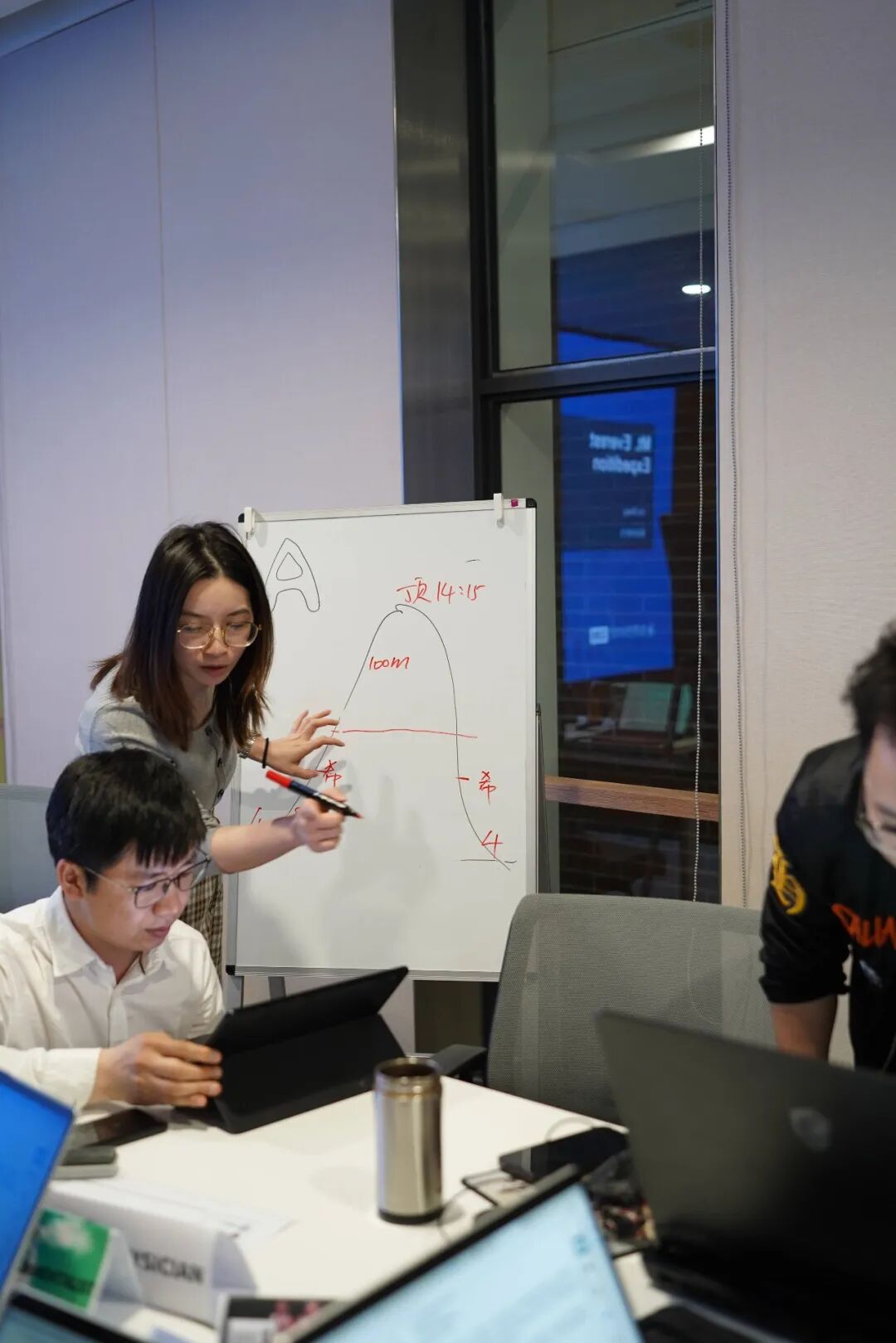 在模拟剧本杀中体验攀登珠峰 