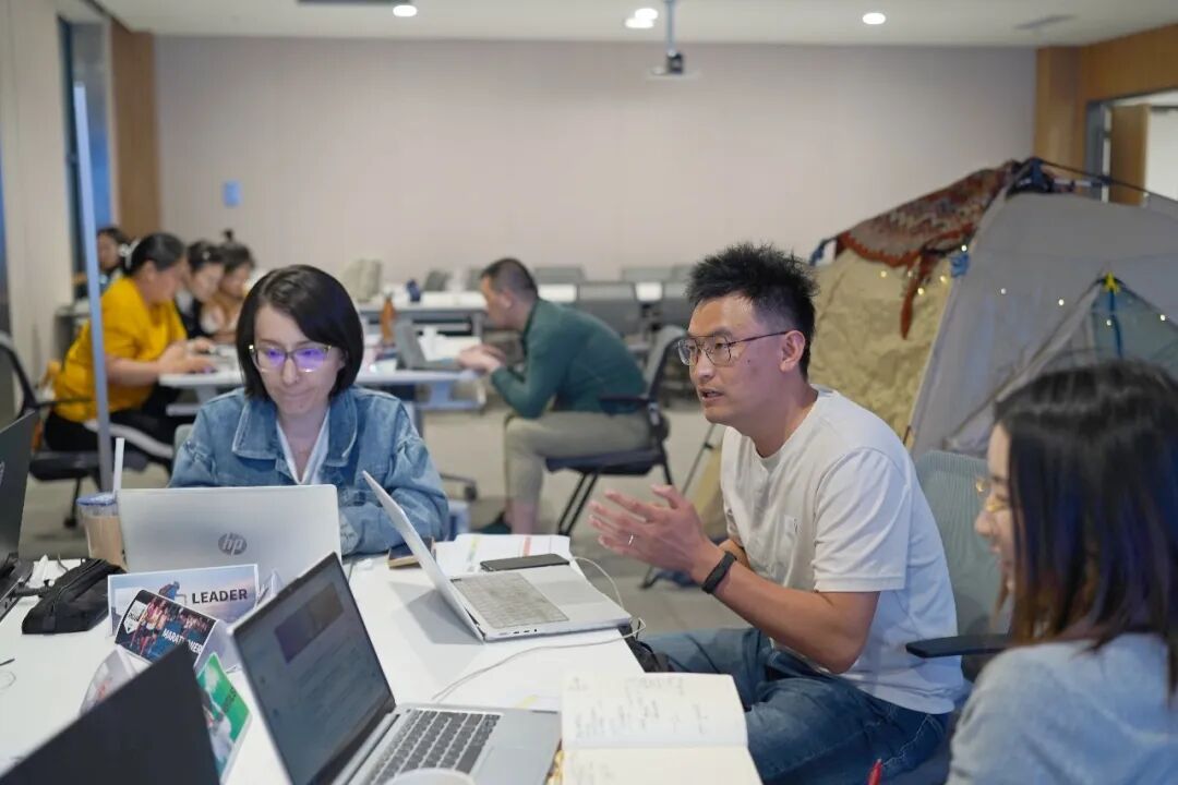 在模拟剧本杀中体验攀登珠峰 