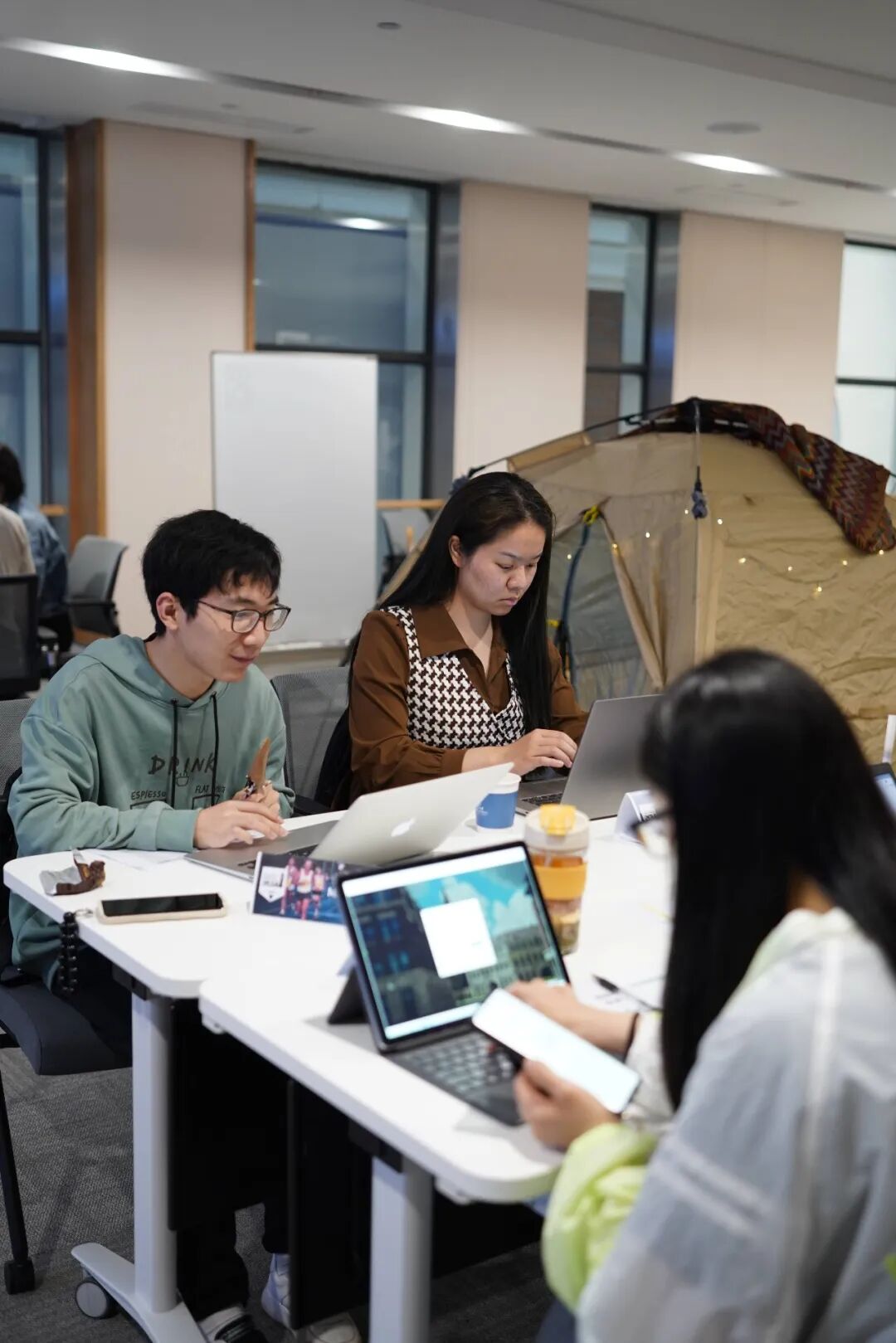 在模拟剧本杀中体验攀登珠峰 