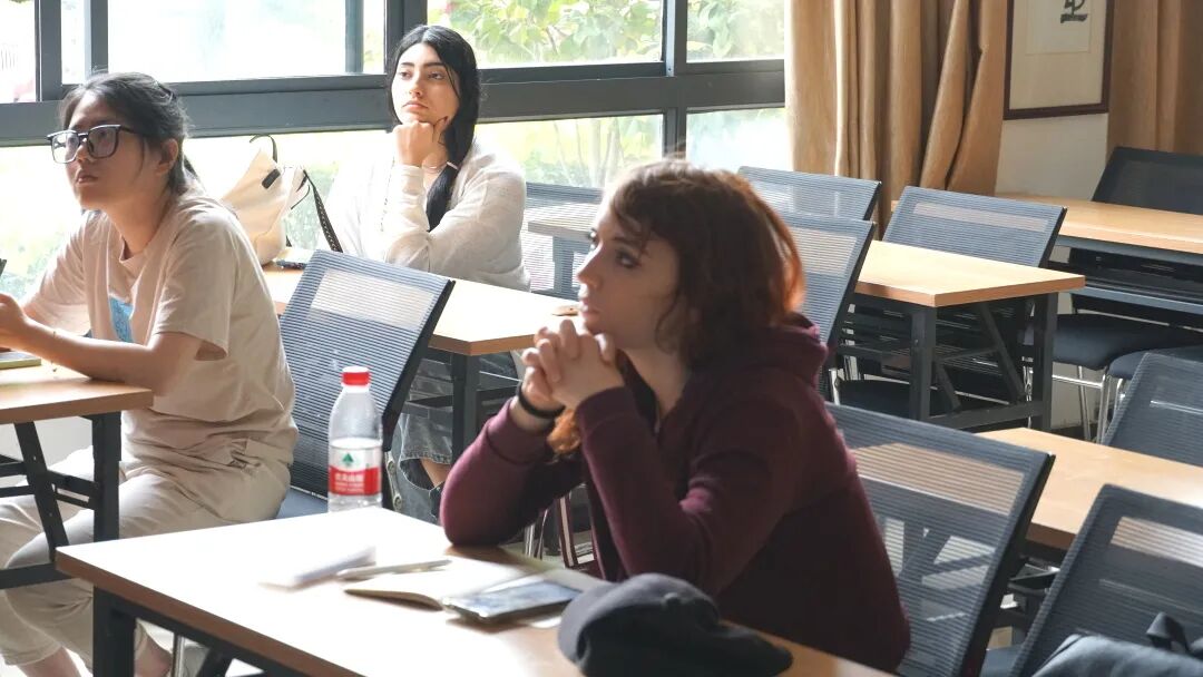 行在中国丨中外学生共同探访农旅融合的共富新经验