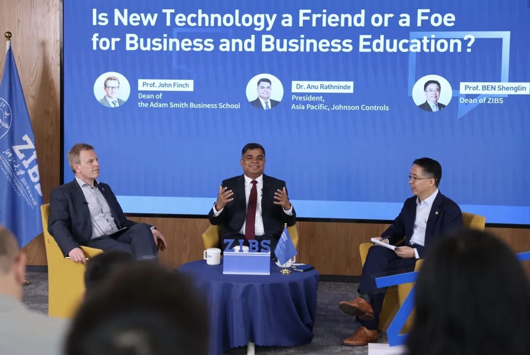 亚当斯密商学院院长John Finch一行来访