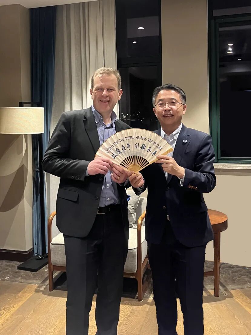 亚当斯密商学院院长John Finch一行来访