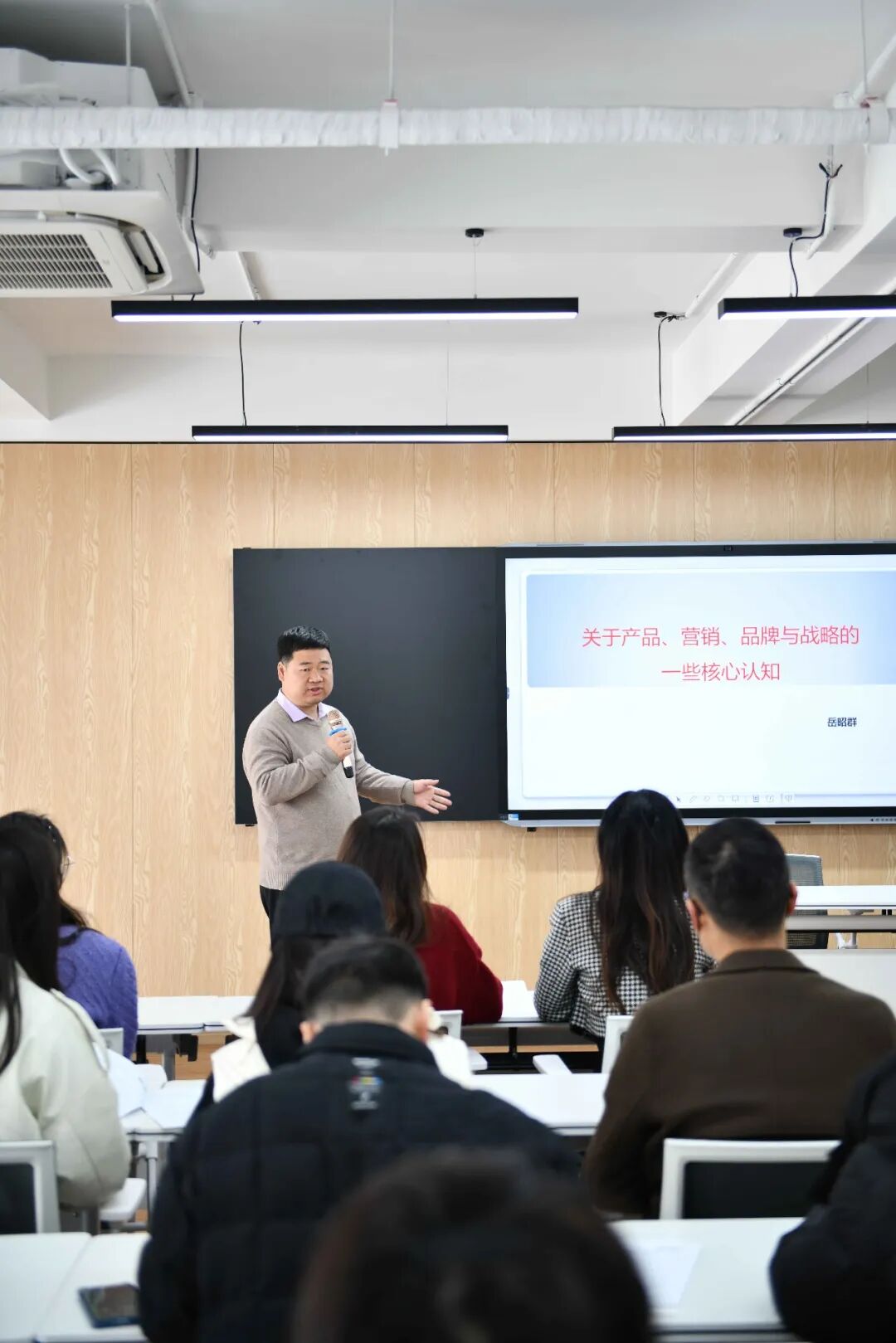 海商研学走进北服海宁时尚产业园