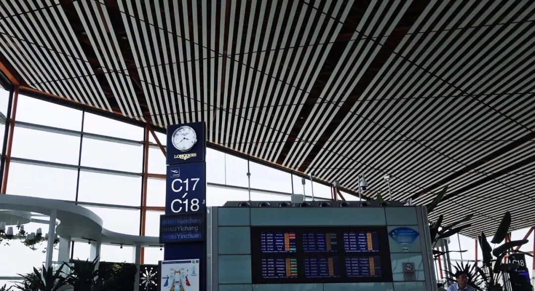 机场管理水平不行,旅客就要早到登机口,凭啥?!