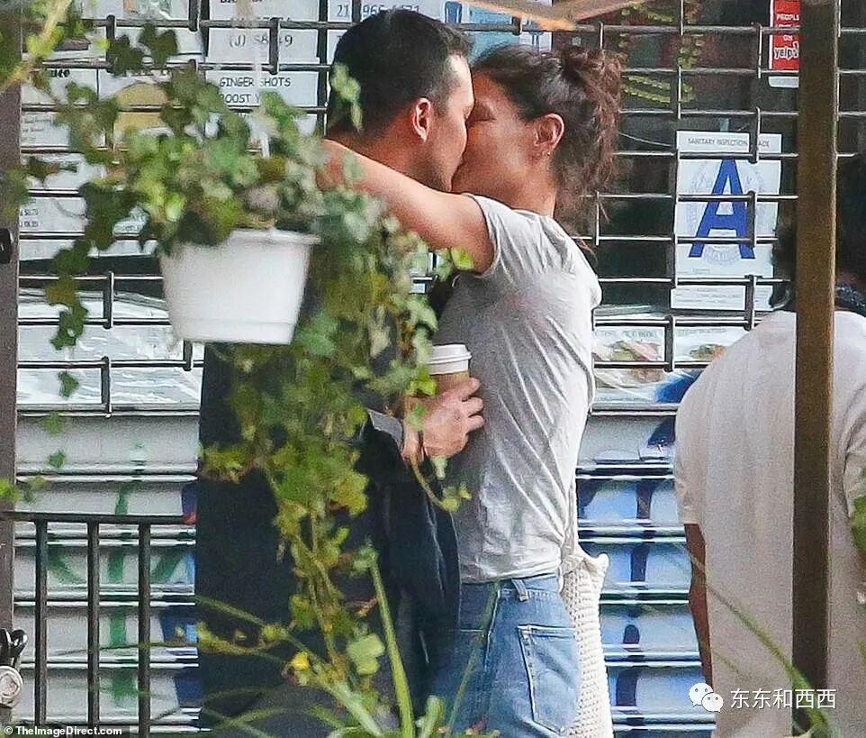 一条短信蹬掉未婚妻，转头就跟阿汤哥前妻热吻，这么会撩的男人是不是骗子？（组图） - 40