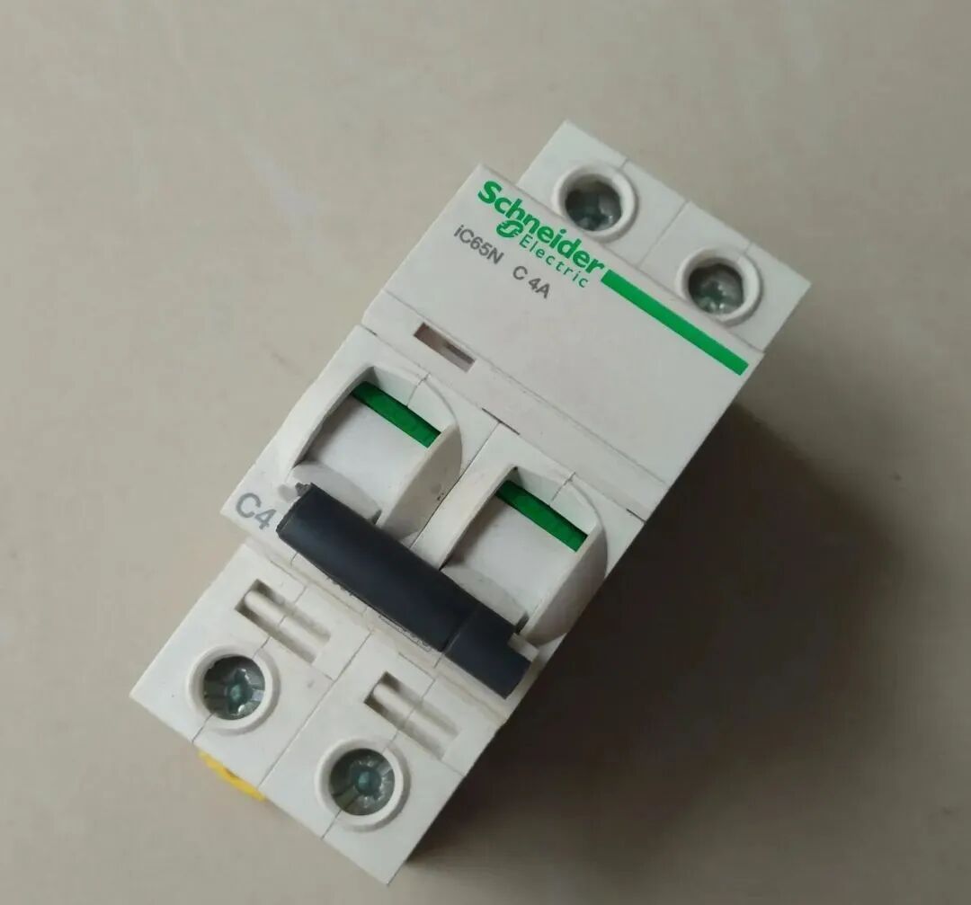 漏电断路器和微型断路器的作用和用途有什么不同？的图1