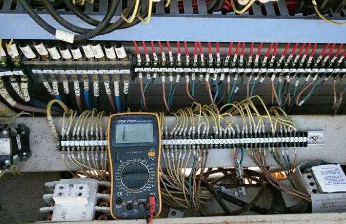 看电气原理图也有技巧，又学了一招！的图1