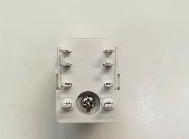 根據實物繼電器來學習繼電器的工作原理和實物接線圖的圖3