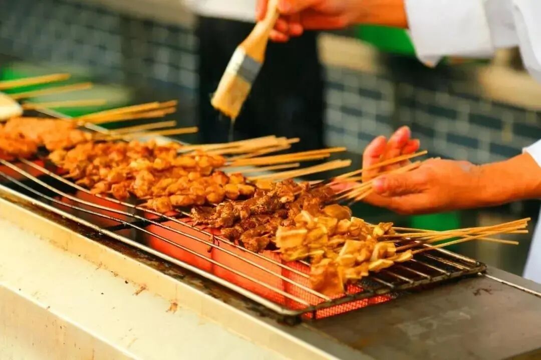 如何选择一个合适的餐饮创业项目_餐饮小吃创业项目_卤菜技术培训—餐饮创业项目