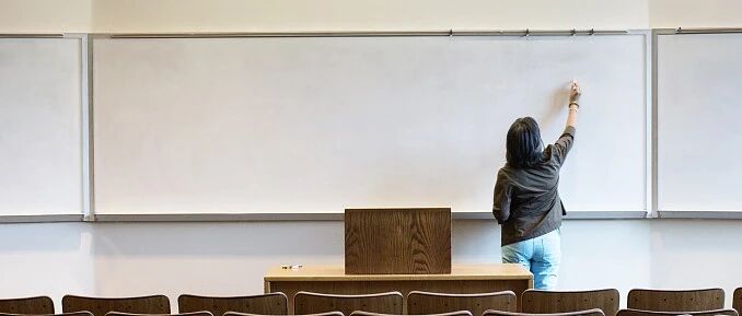 一门网课，我看到了大学生背后的残酷真相丨谷雨