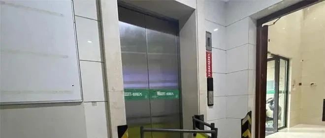 业主爆料:有维保人员在维修电梯时意外身亡
