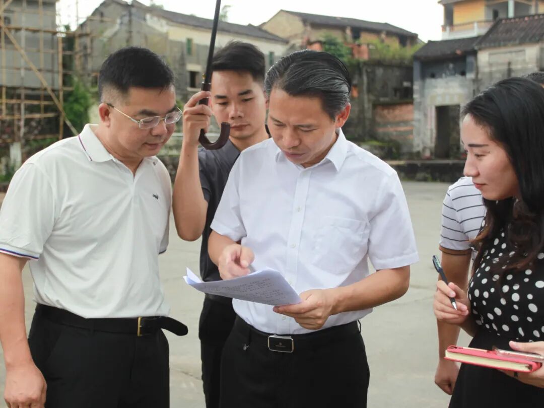 陈德培先后来到莲塘镇荔枝村,哈哈乐农耕文化产业园,与镇村干部,项目