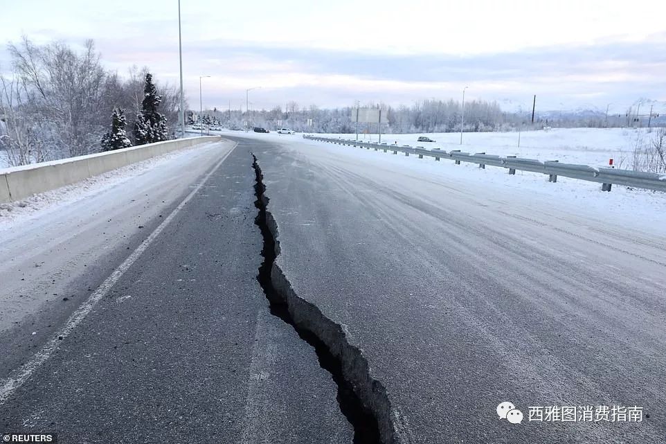 毁灭性地震！阿拉斯加发生7级地震8次余震进入紧急状态！多条道路被震裂、机场全部关闭