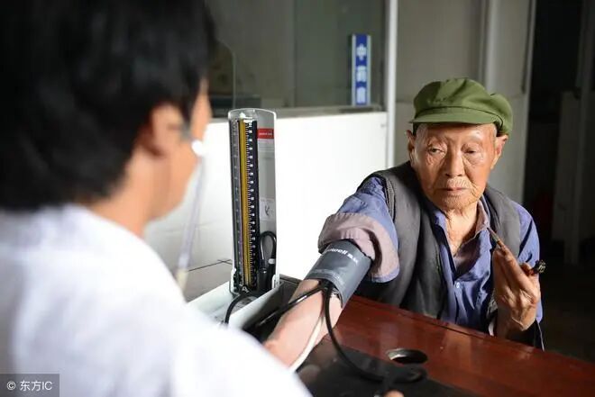 癌症到了晚期，一般还能活多久？到底是继续治疗，还是放弃回家