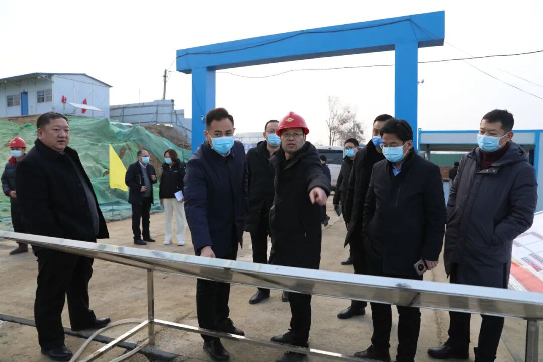 关越调研重点项目建设工作