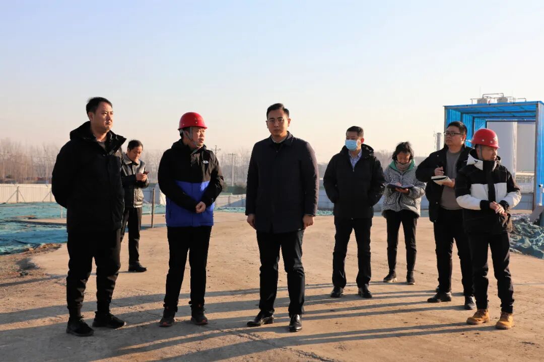 山城区区长关越调研重点项目建设工作