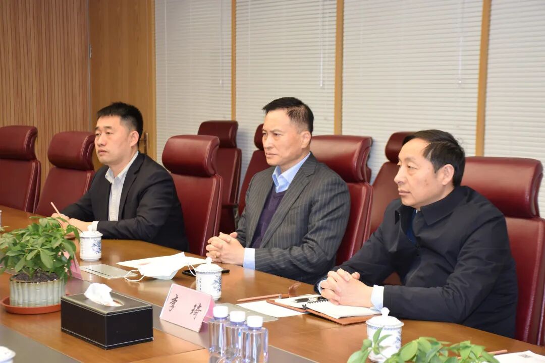 闫斌副书记介绍了国能朔黄铁路发展公司的具体情况,希望将产业板块中