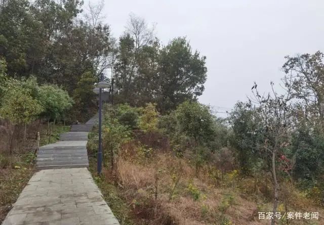 湖北十堰一名 21 岁女孩公园晨跑后失联：父母离异，父亲喜欢打牌