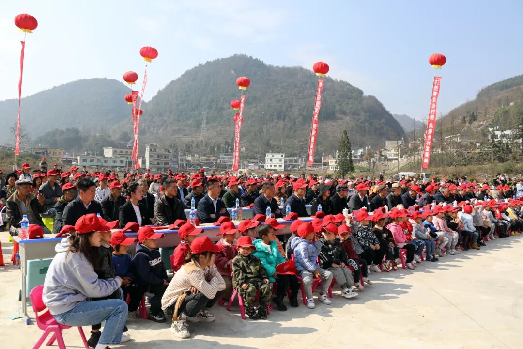 威宁县龙场镇举办第二届油桃产业推介会