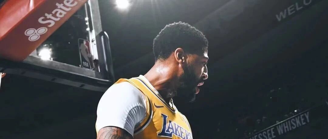 JB一回来就硬啊！最后时刻上演菜鸡互啄，湖人这样居然都赢了！