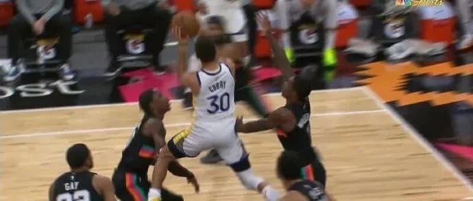 -40！史上最强送分童子诞生！三节打卡的库里又回来了！