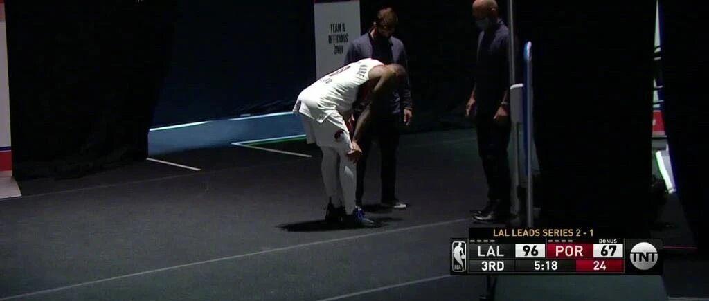 巴克利脸都打肿了！利拉德还在等待核磁共振结果，下场比赛要悬