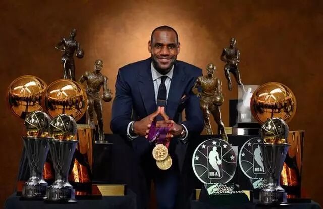 nba总冠军奖杯_nba扣篮大赛冠军奖杯_nba西部冠军奖杯