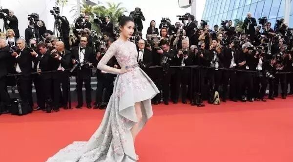 关晓彤7根脚趾头?好灵异的赶脚