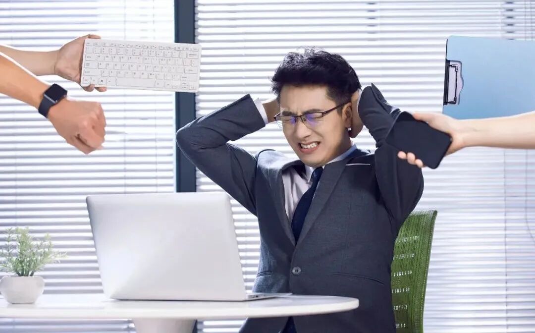 有板有眼,可一旦手头的活多了起来,便立马手忙脚乱,经常忙得晕头转向